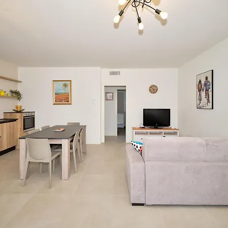 New Casa Augusto Daire *